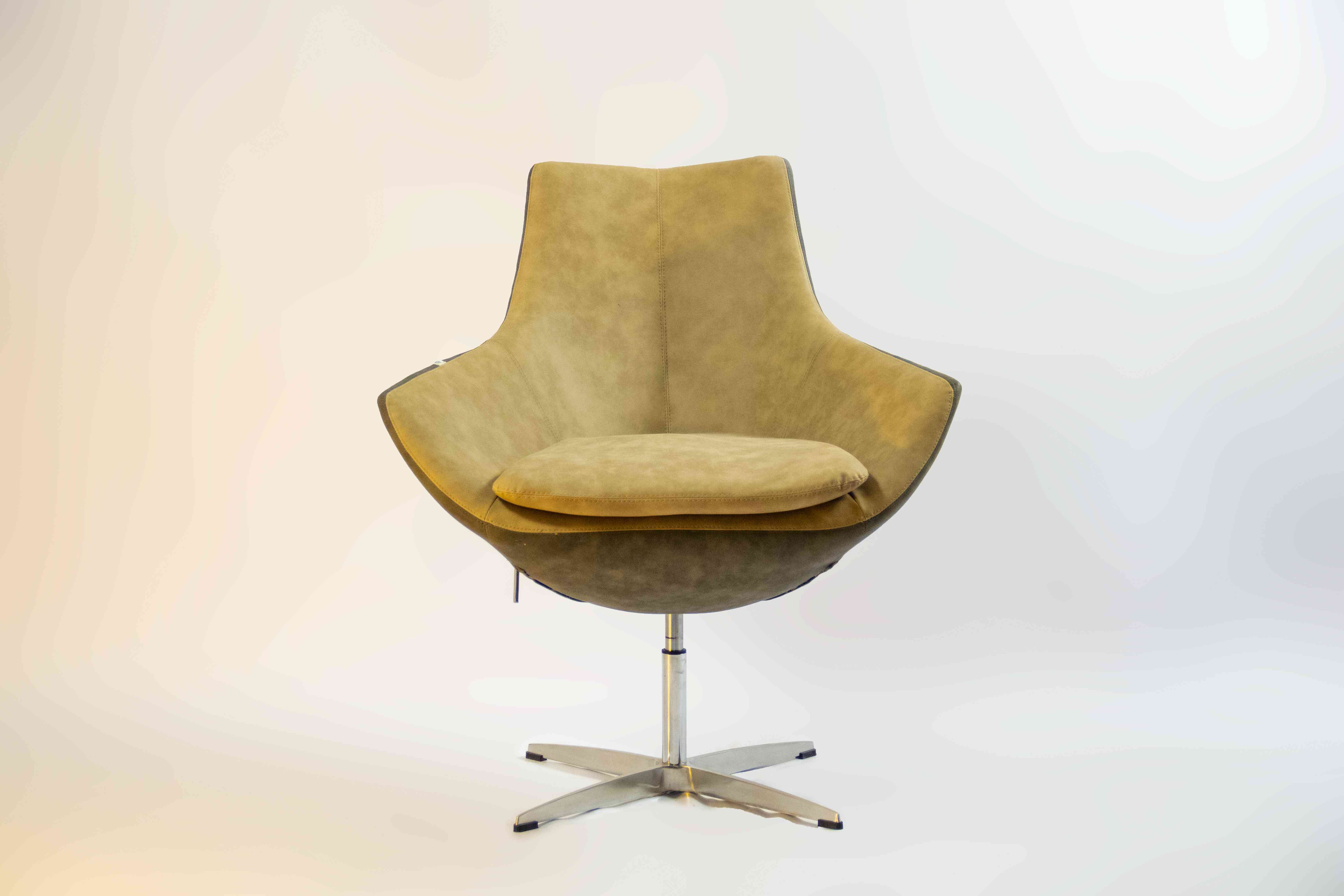 Swan Chair Side View