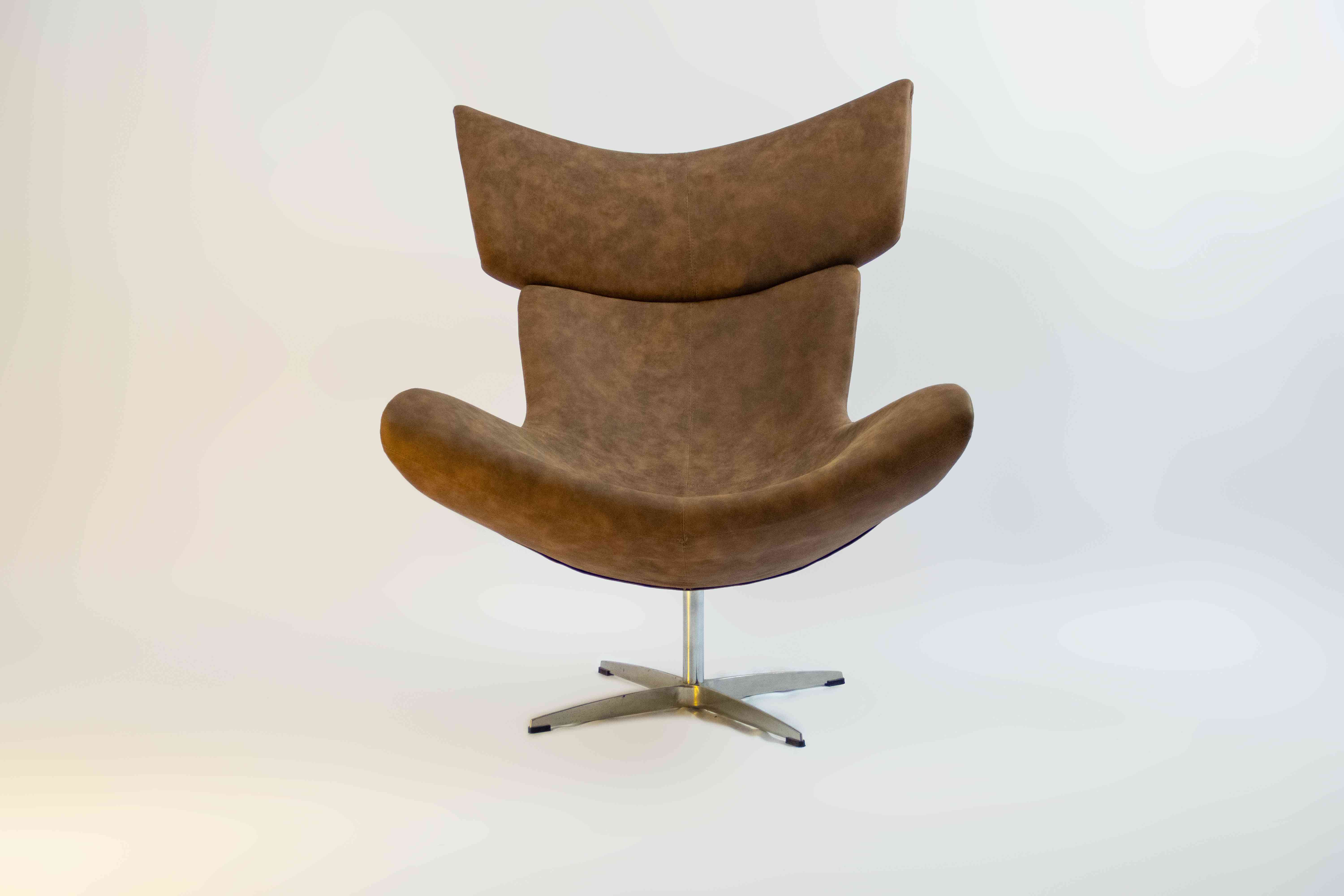 Swan Chair Front View