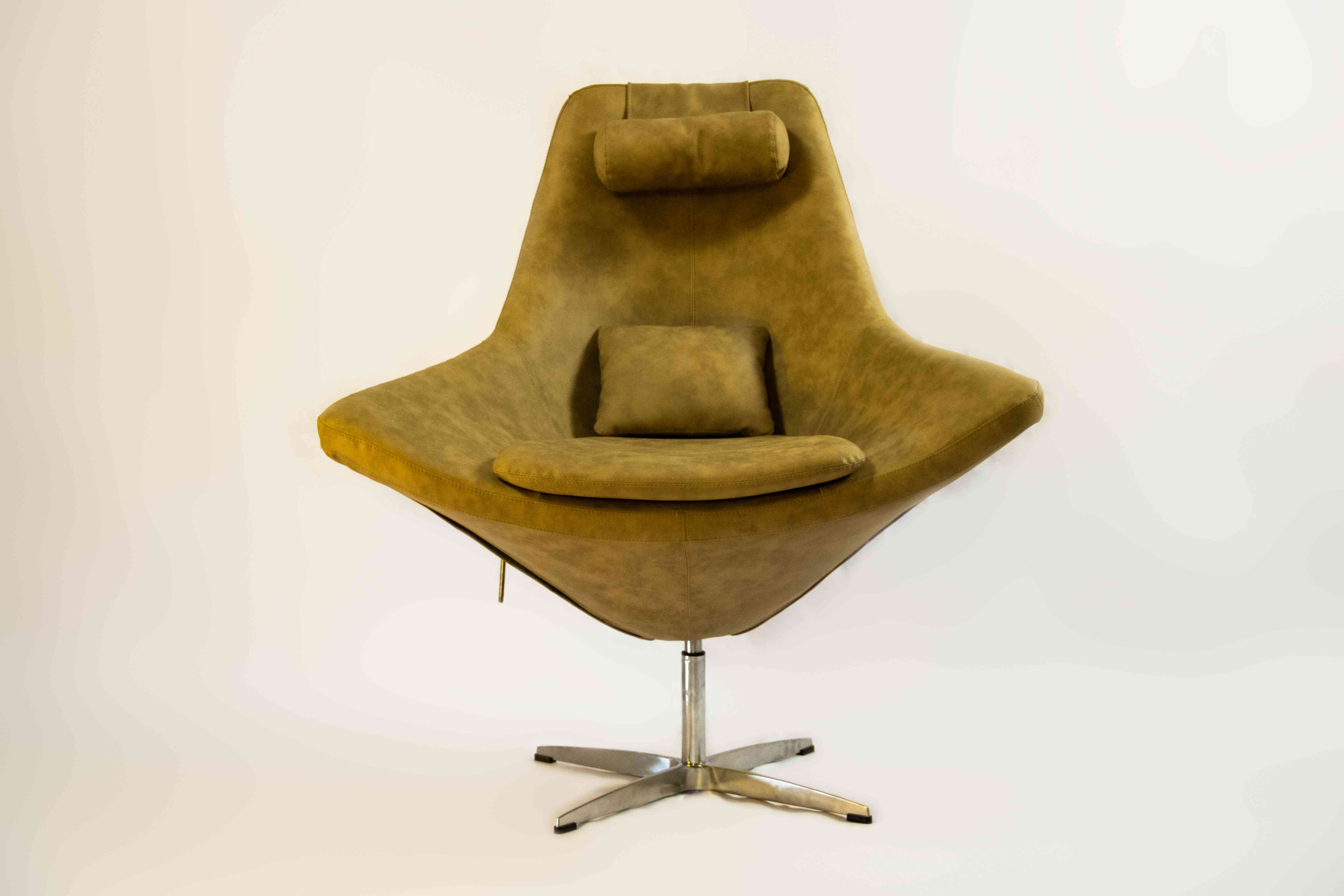 Swan Chair Side View